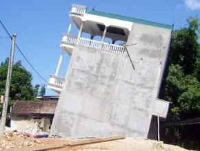 Sụt lún nhà liền kề khi đào móng: Mức đền bù & quy trình xử lý mới nhất