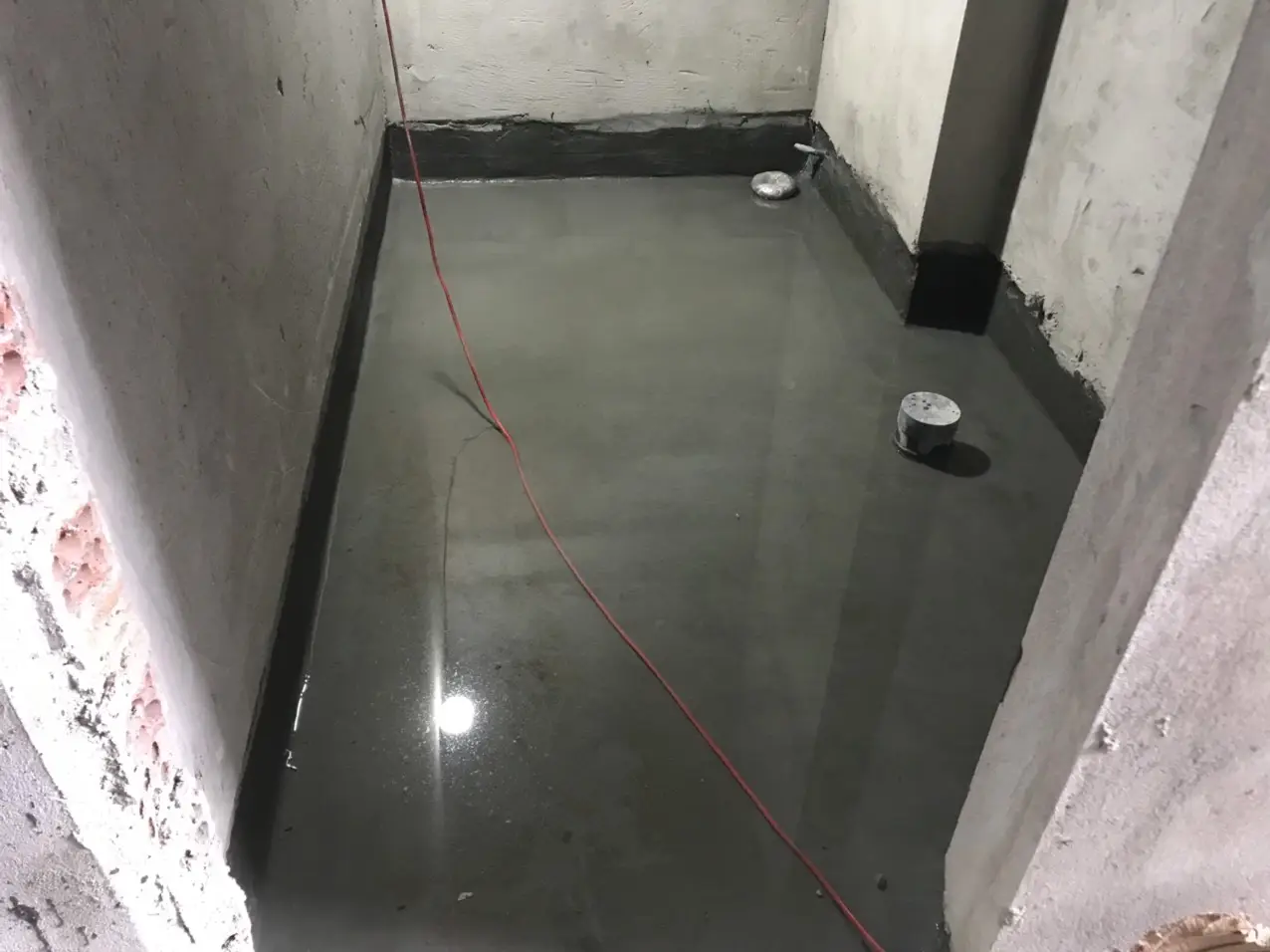 Ng&acirc;m thử nước nh&agrave; vệ sinh - Bước bắt buộc