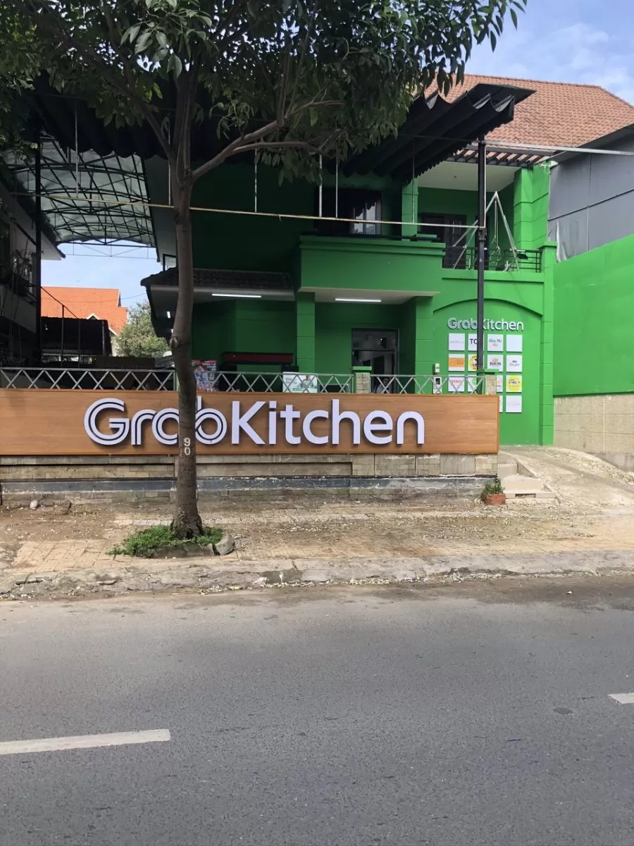 Thi công xây dựng cửa hàng GrabKitchen