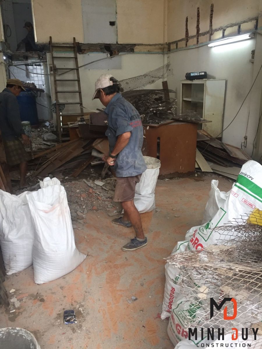 Giai đoạn tháo dỡ hiện trạng cũ căn hộ 815 Nguyễn Trãi