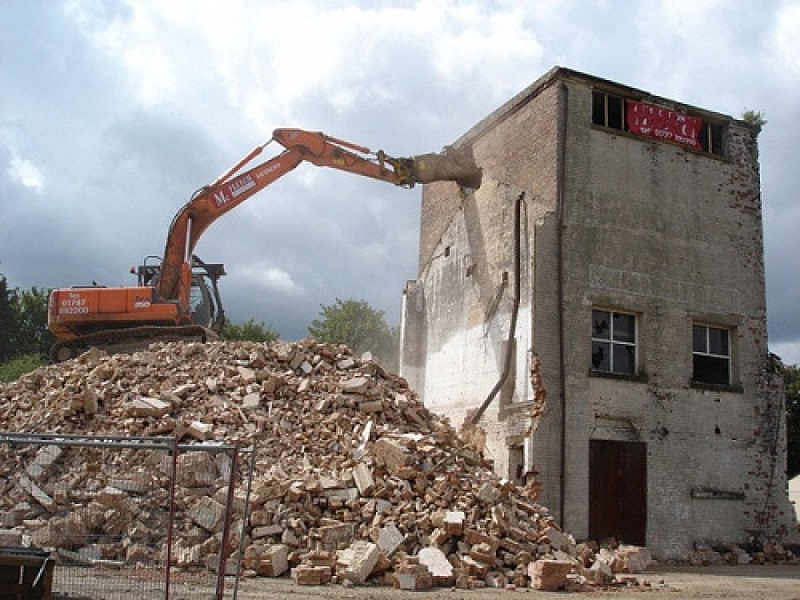 Quy trình phá dỡ nhà cũ an toàn, chuyên nghiệp của Xây Dựng Minh Duy