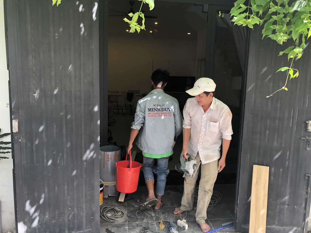 Giai đoạn thi công cán nền, ốp lát gạch sàn nhà tại Thủ Đức - Xây Dựng Minh Duy