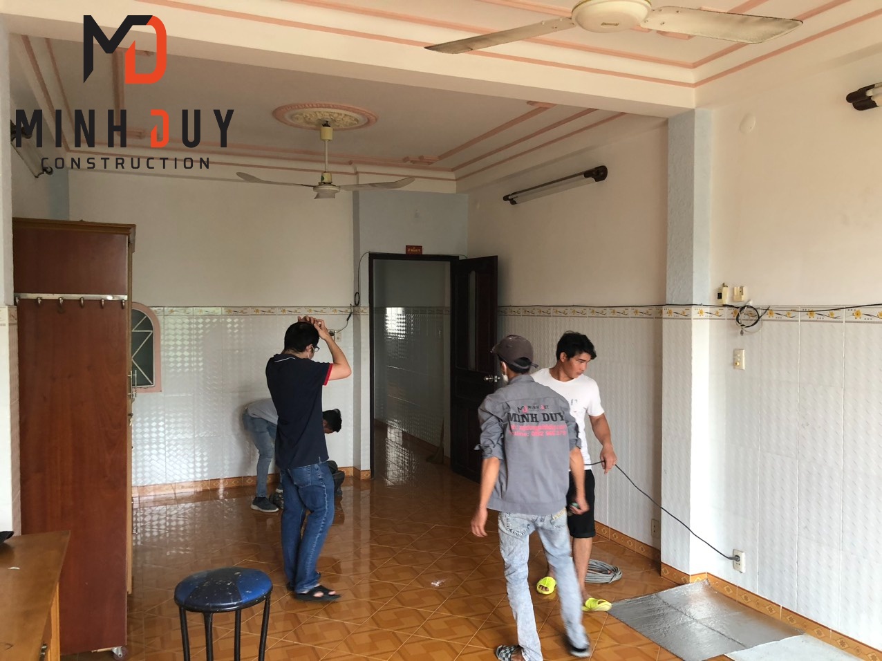 Thi công đục bỏ gạch sàn nhà Quận 8 - Xây Dựng Minh Duy