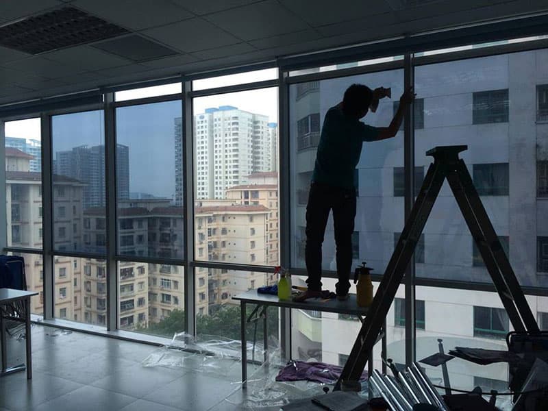 Dán phim cách nhiệt cho cửa kính