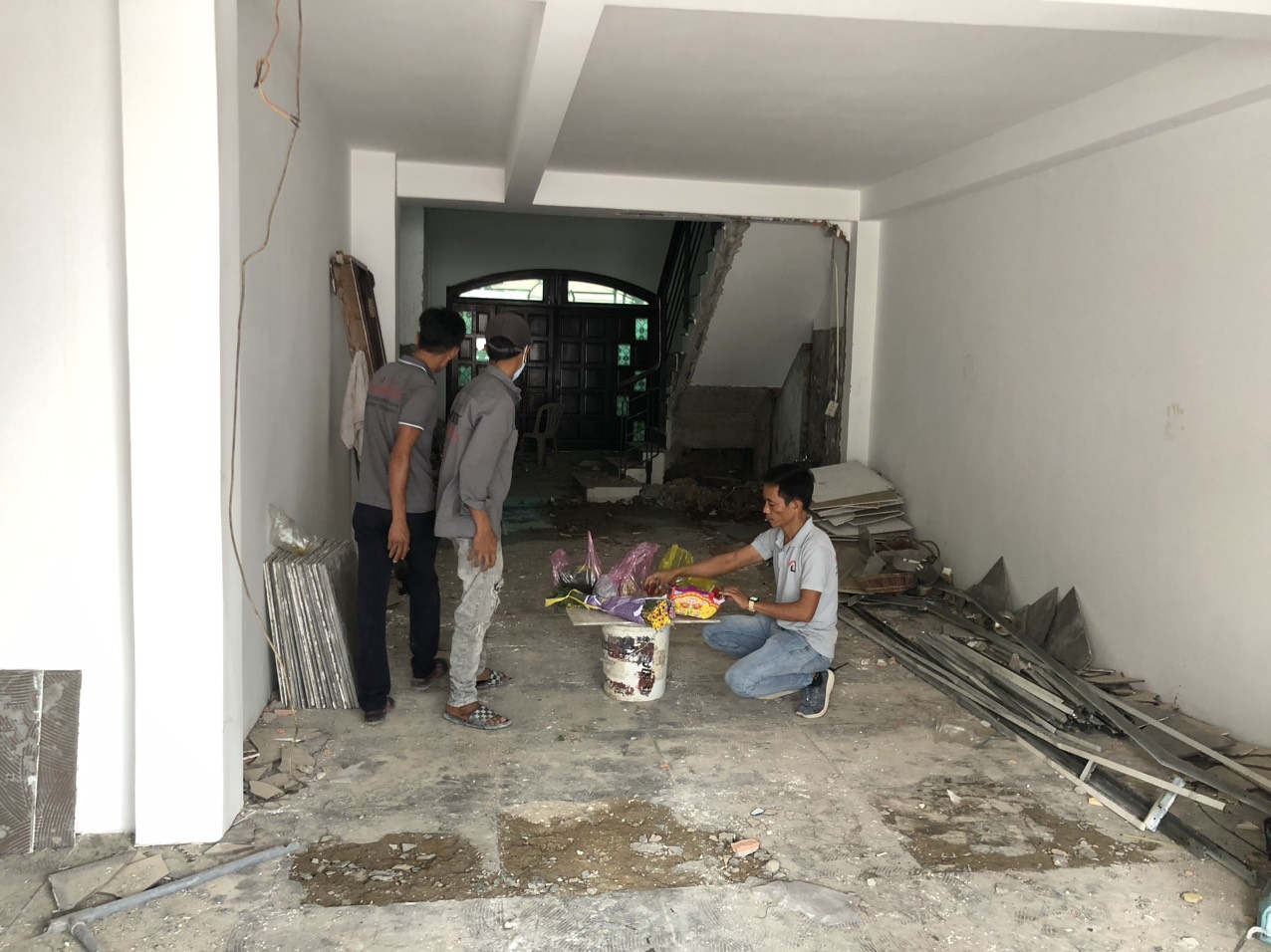 Thiết kế thi công cải tạo salon tóc GUCHI - www.xaydungminhduy.com