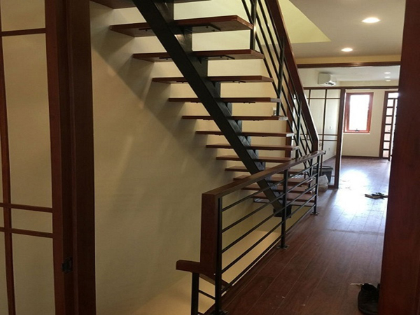 Mẫu cầu thang sắt đẹp - www.xaydungminhduy.com