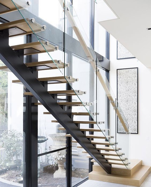 Mẫu cầu thang sắt đẹp - www.xaydungminhduy.com