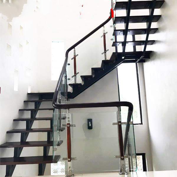 Mẫu cầu thang sắt đẹp - www.xaydungminhduy.com