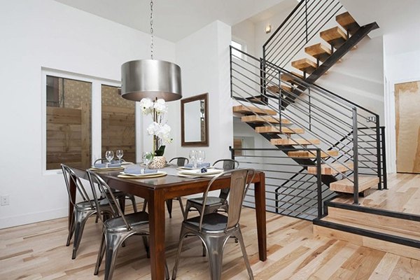 Mẫu cầu thang sắt đẹp - www.xaydungminhduy.com