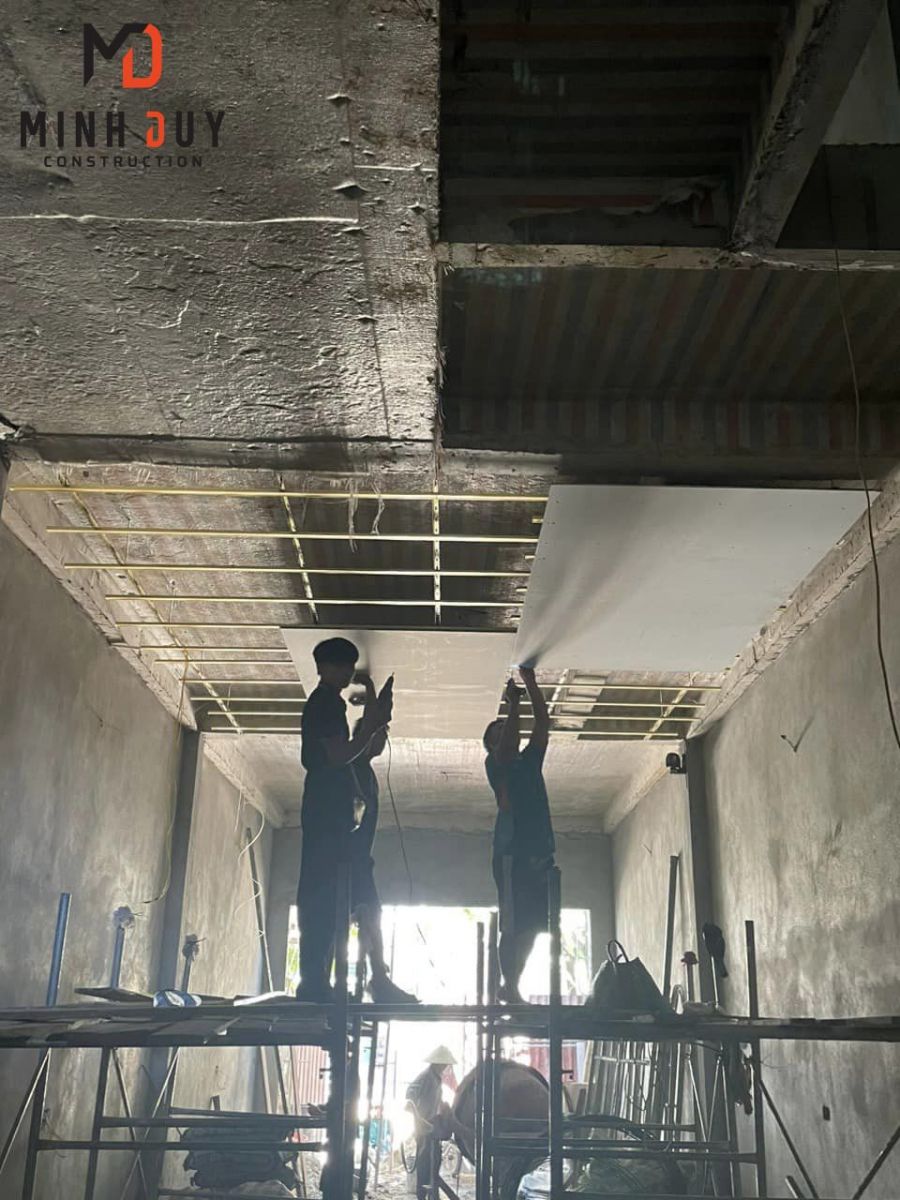 Giai đoạn thi công hệ thống điện nước âm tường và trần thạch cao - Xây Dựng Minh Duy