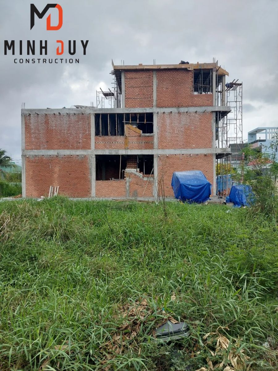 Hoàn thiện phần thô mặt tiền nhà phố Hưng Long - Xây Dựng Minh Duy