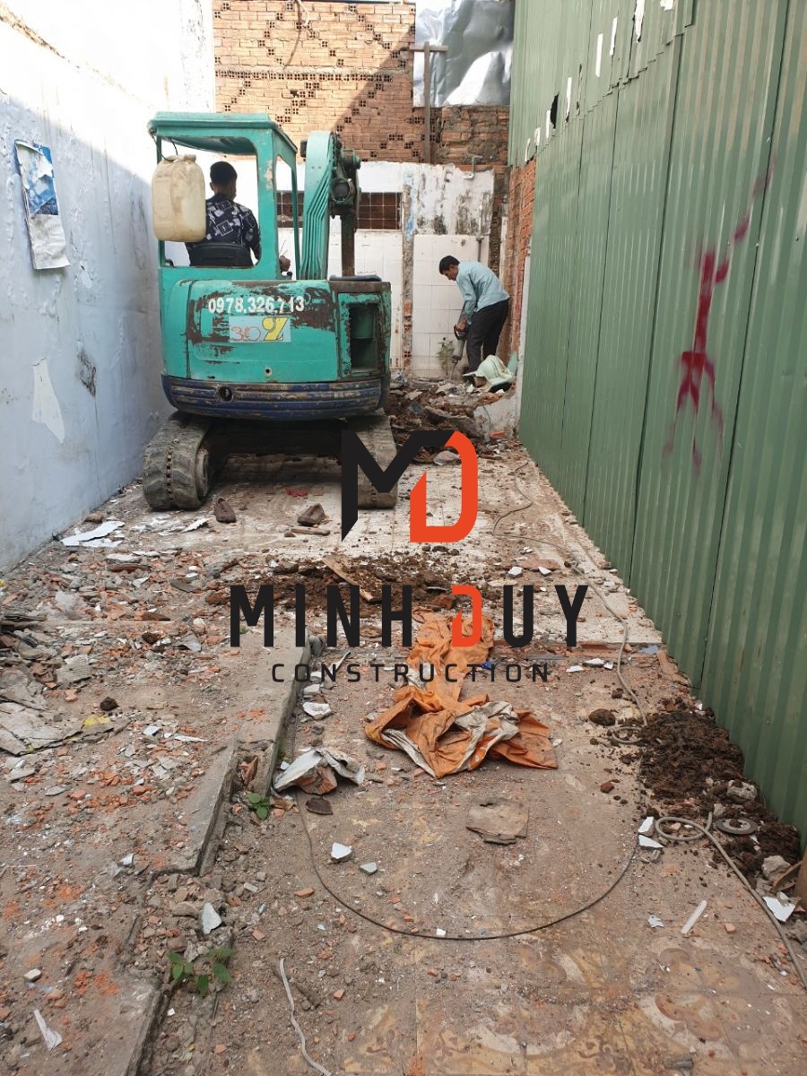 Giai đoạn thi công giải tỏa mặt bằng, đào móng nhà Quận 10 - Xây Dựng Minh Duy