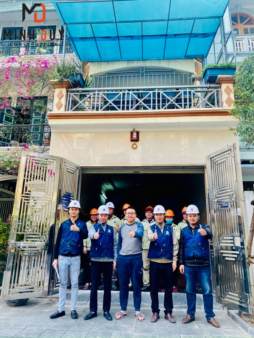 Hình ảnh ngôi nhà đã hoàn thiện phần khung xương, tường bao, mái