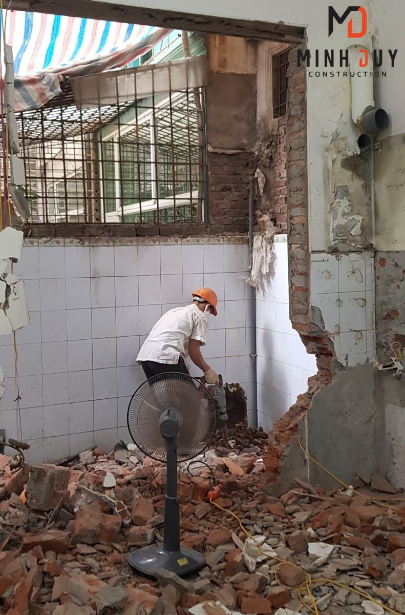 Hình ảnh ngôi nhà đã hoàn thiện phần khung xương, tường bao, mái