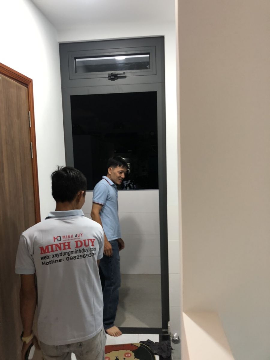 Hình ảnh 2 bên tiến hành nghiệm thu khu ban công dự án nhà phố Quận Gò Vấp