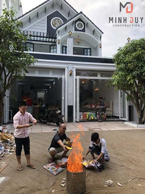 Gia chủ trong ngày tân gia cùng niềm hạnh phúc cùng công ty - Xây Dựng Minh Duy