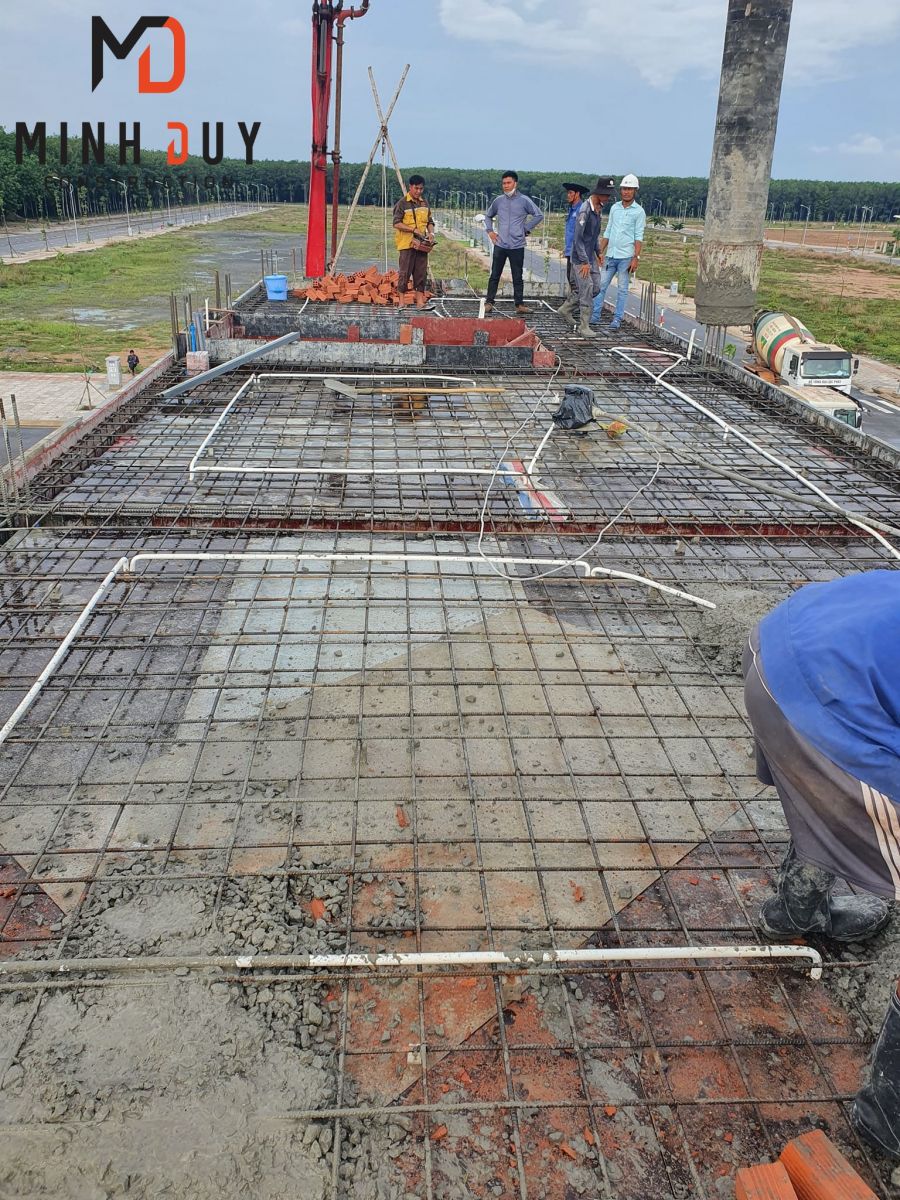 Tiến hành thi công đổ bê tông sàn cuối