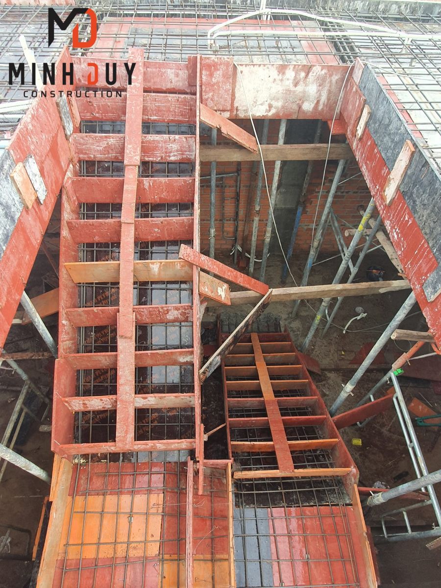 Thi công cầu thang sàn thứ 2, chuẩn bị công tác đổ bê tông