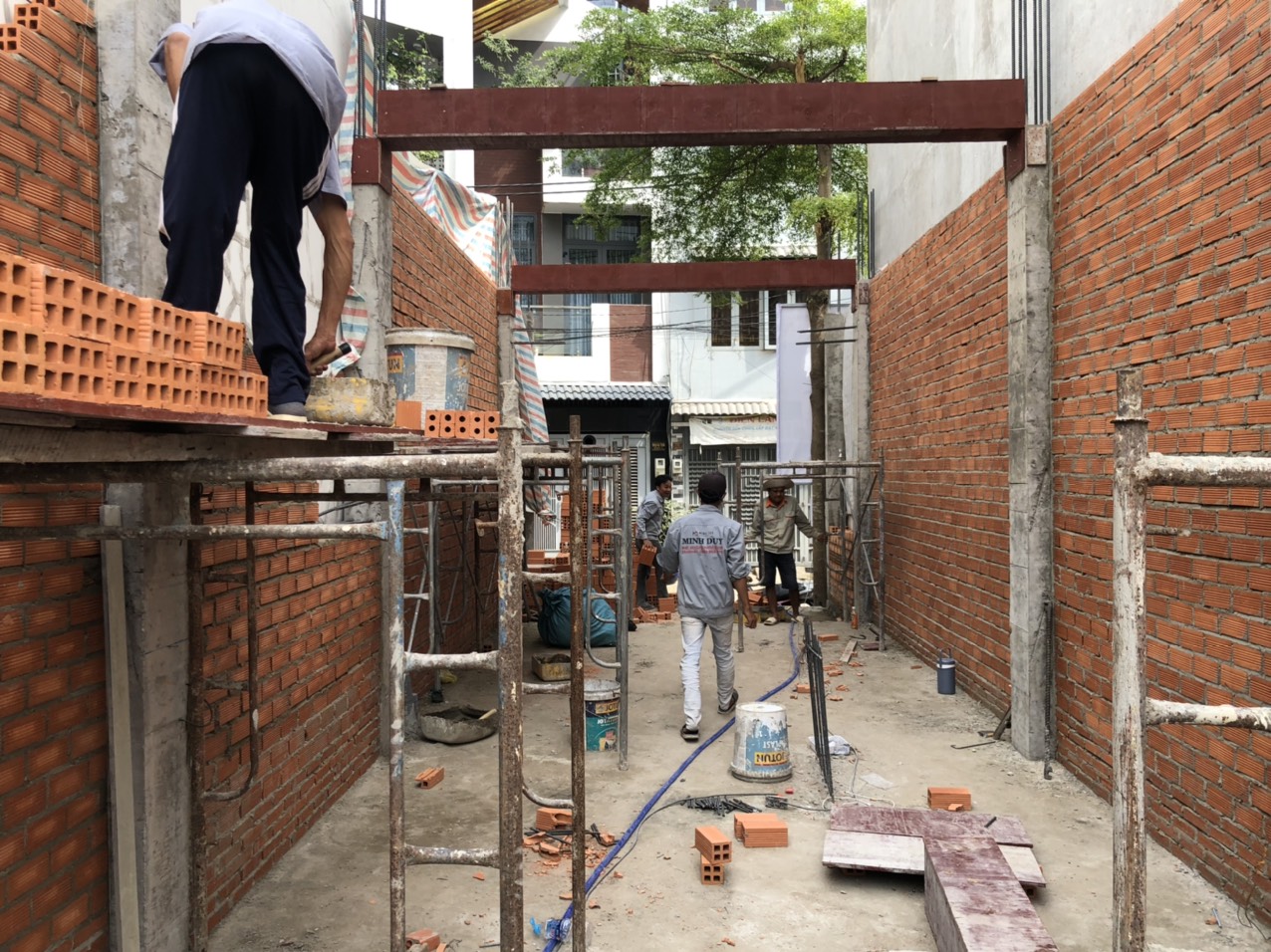 Giai đoạn thi công xây tường bao, tường ngăn