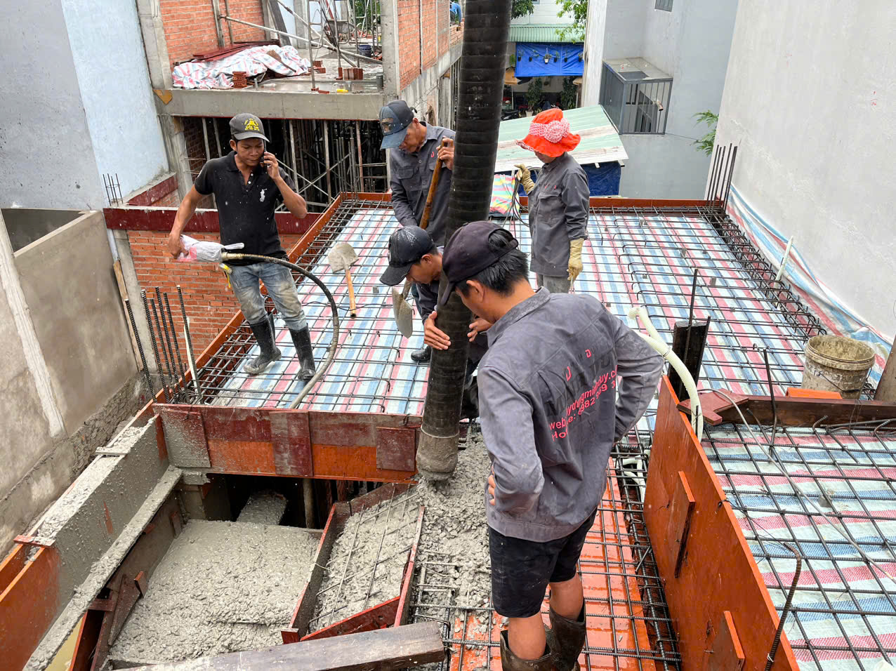 Kỹ thuật đổ bê tông cột, dầm, sàn chuẩn